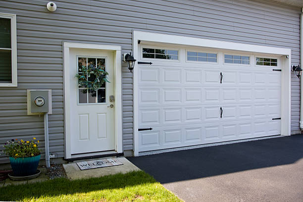 24/7 Emergency Garage Door Panel Replacement experts in Bay City, TX